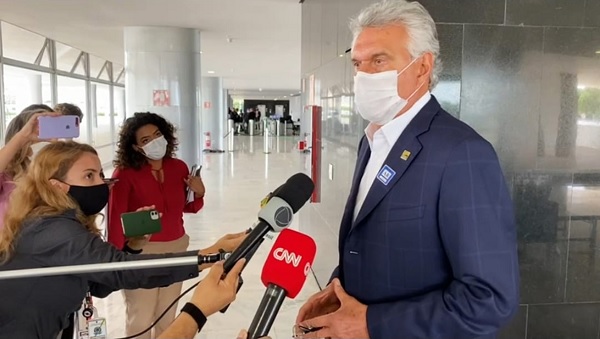 “Quem vai comandar vacinação no Brasil será o Ministério da Saúde”, diz Caiado