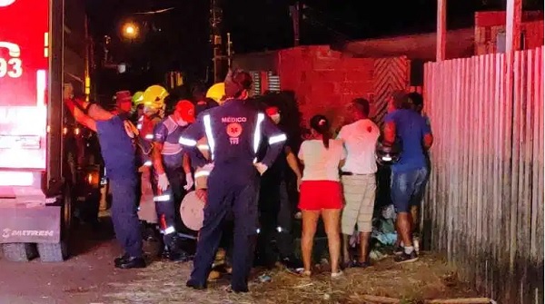 Mãe vai para bar e três crianças morrem carbonizadas em casa
