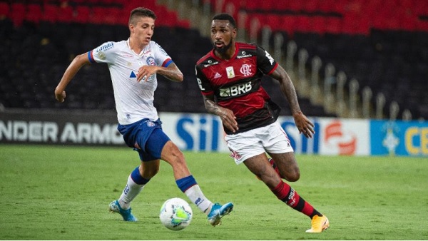 Gerson, do Flamengo, acusa jogador do Bahia de racismo dentro de campo: “Cala a boca, negro”