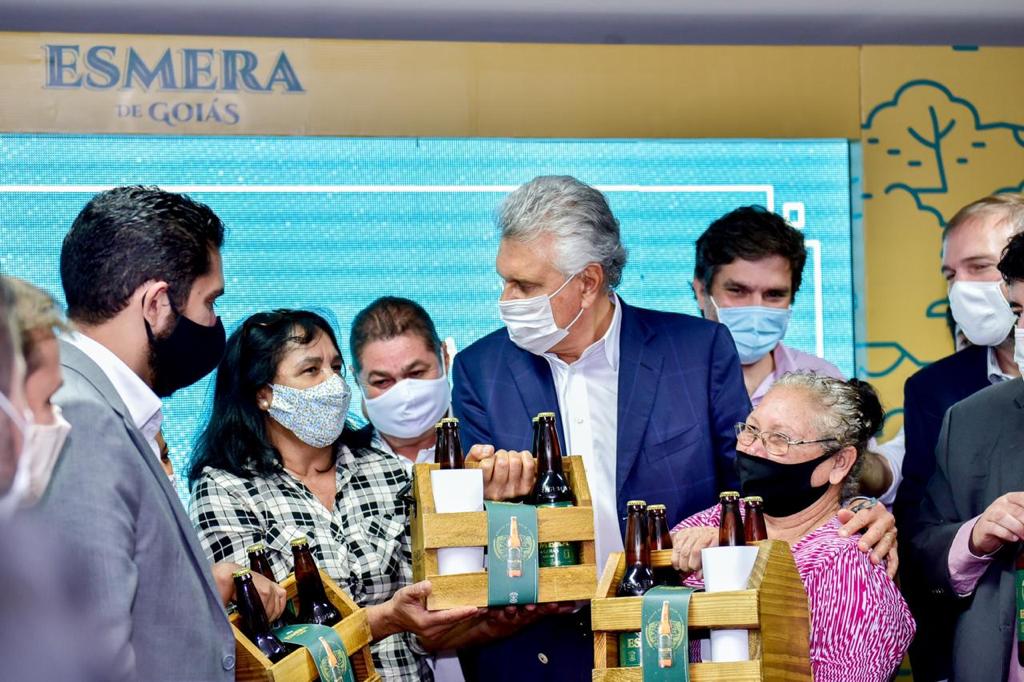 Caiado celebra lançamento da cerveja Esmera de Goiás