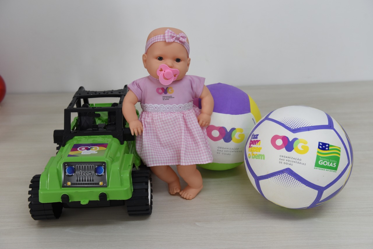 Governo de Goiás e OVG distribuem brinquedos em Aparecida de Goiânia
