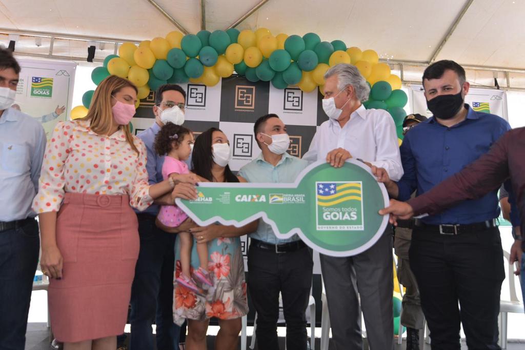 Governo de Goiás entrega mais 74 moradias em Nova Veneza