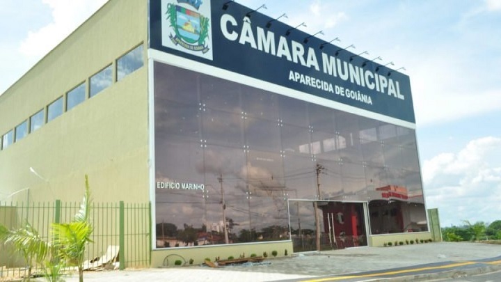 Três vereadores eleitos retiram nome da disputa pela presidência da Câmara