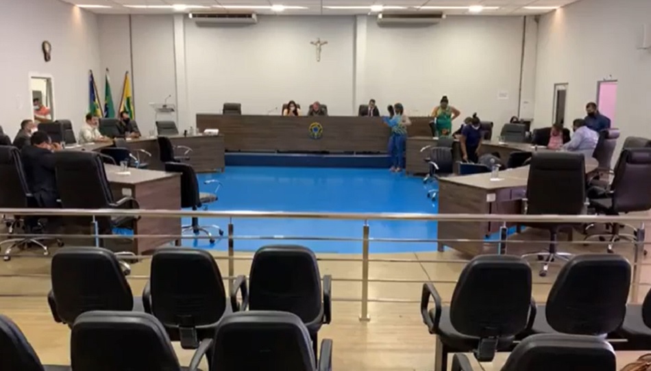 Vereadores não se manifestam sobre aditivo milionário da obra da Câmara