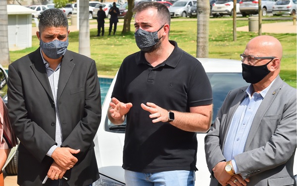 Prefeitura renova frota da Saúde e da Educação