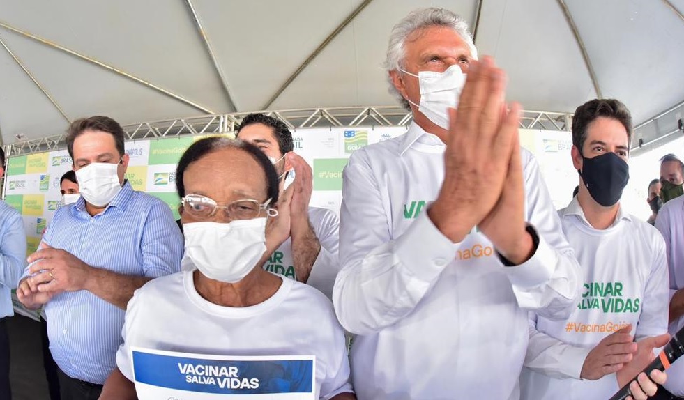 Goiás receberá 140 mil doses de vacina contra a Covid-19 até segunda, afirma Caiado