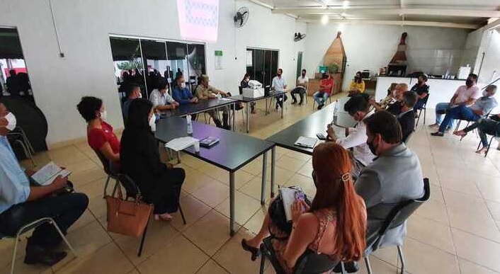 Covid-19: Senador Canedo restringe funcionamento do comércio e de igrejas