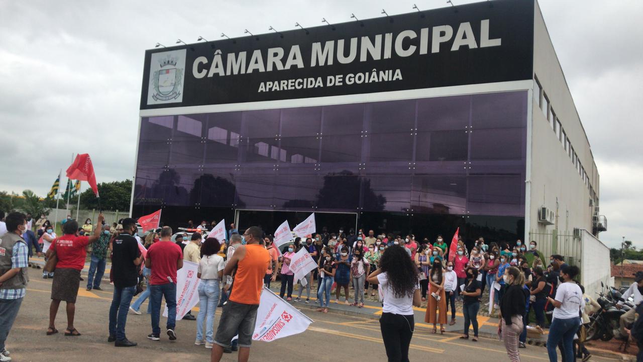 Servidores da Saúde protestam contra a prefeitura de Aparecida
