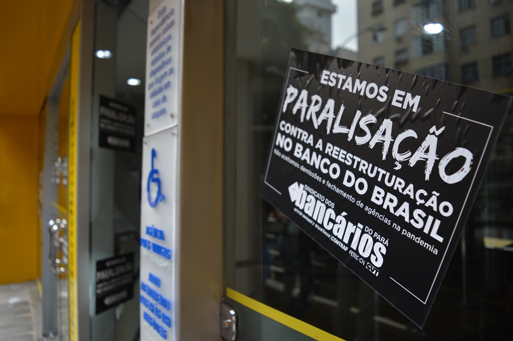 Funcionários do Banco do Brasil entram em greve
