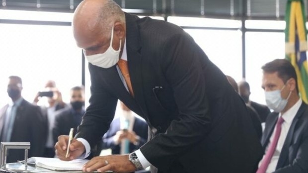 Prefeito Rogério Cruz sanciona Programa Renda Família