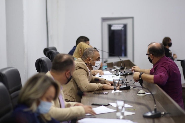 Blog do Marcelo Mendes: André Fortaleza renegocia contratos da Câmara