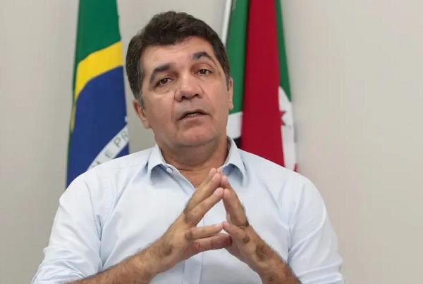 Prefeito decreta “lockdown” sem salário para servidores