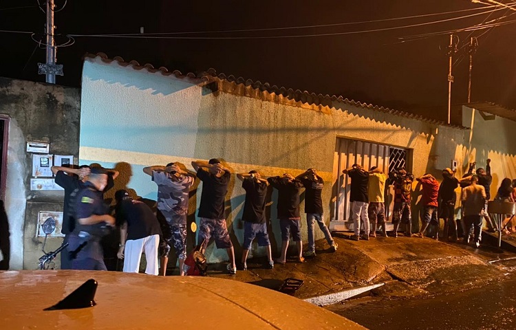 Festa clandestina com cerca de 30 pessoas é encerrada em Aparecida