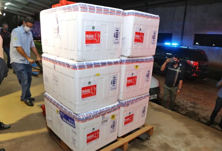 Goiás recebe oitavo lote com 134,4 mil doses da vacina CoronaVac
