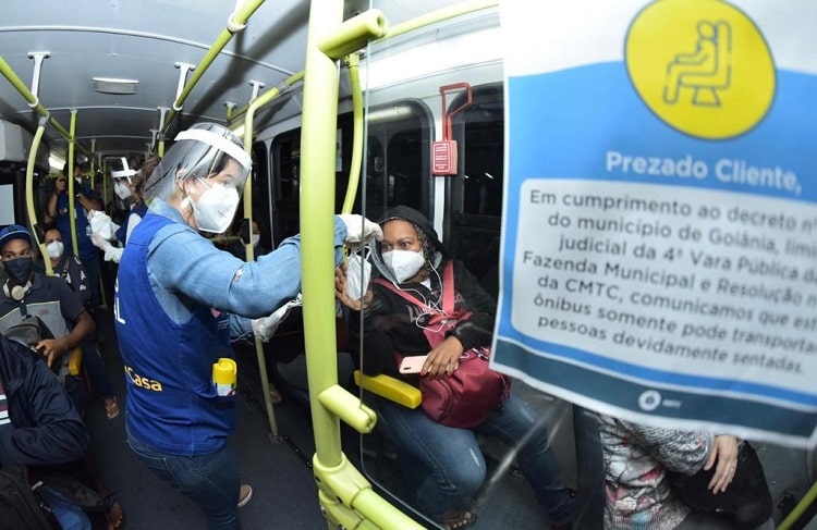 Governo de Goiás distribui 70 mil máscaras no Terminal Padre Pelágio