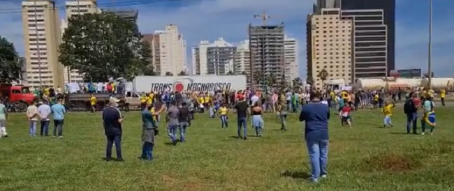 URGENTE: Manifestantes bloqueiam a BR-153 em Goiânia