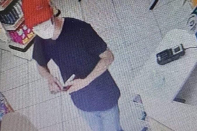 Padre é preso sob suspeita de cometer assaltos