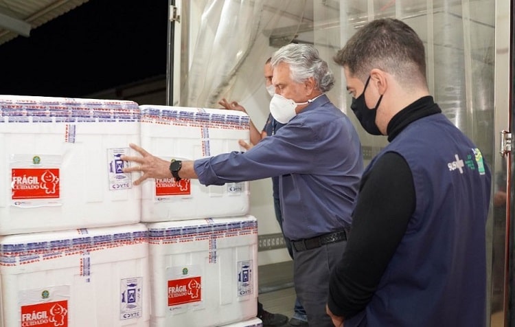 Governo de Goiás recebe 266 mil doses de vacina contra a Covid-19