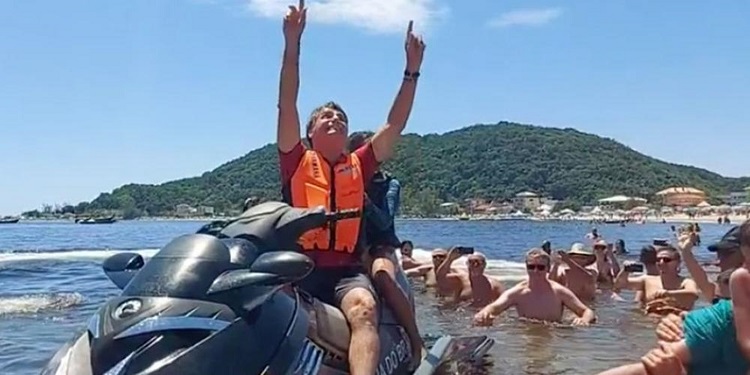 MP pede investigação sobre R$ 2,4 milhões gastos por Bolsonaro nas férias