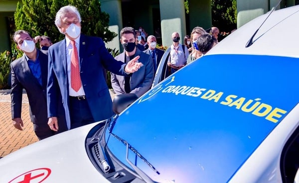 Governo de Goiás recebe ambulância da CBF, destinada ao Hospital de Luziânia