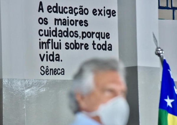COVID-19: Professores serão vacinados até o fim de maio, afirma Caiado