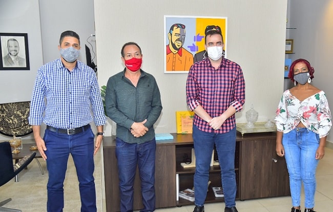 Gustavo Mendanha anuncia benefícios para a Educação municipal