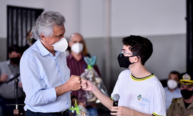 Governo de Goiás lança Cartão Alimentação de R$ 30 para estudantes