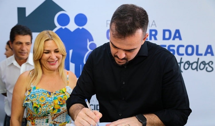 “Eu a aconselhei a continuar no exercício do mandato”, diz Mendanha sobre Valéria