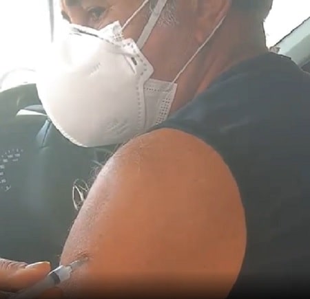 VÍDEO: Enfermeira finge aplicar vacina contra a Covid-9 em Aparecida