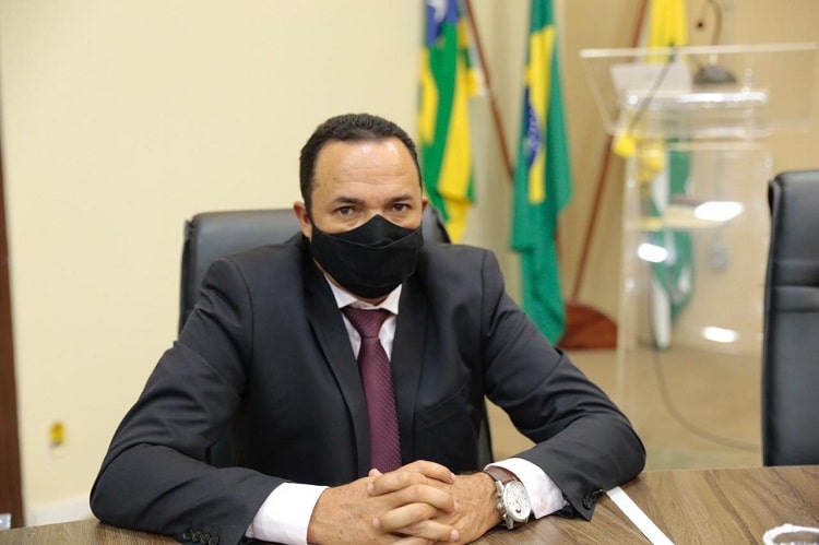 Arnaldo Leite assume a cadeira deixada por Valéria Pettersen na Câmara