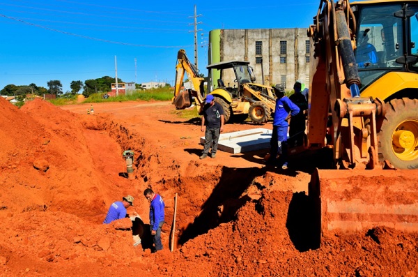 Após as chuvas, prefeitura dá arrancada nas obras de asfalto em Aparecida
