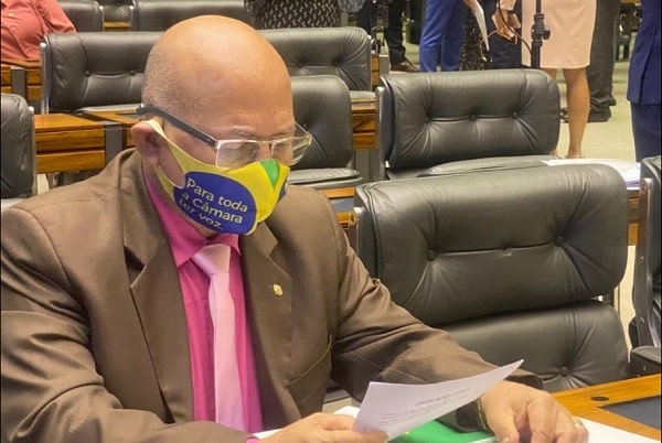 Professor Alcides defende piso salarial nacional para enfermeiros