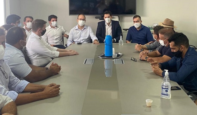 Daniel Vilela e Gustavo Mendanha se reúnem com comitiva de Porangatu