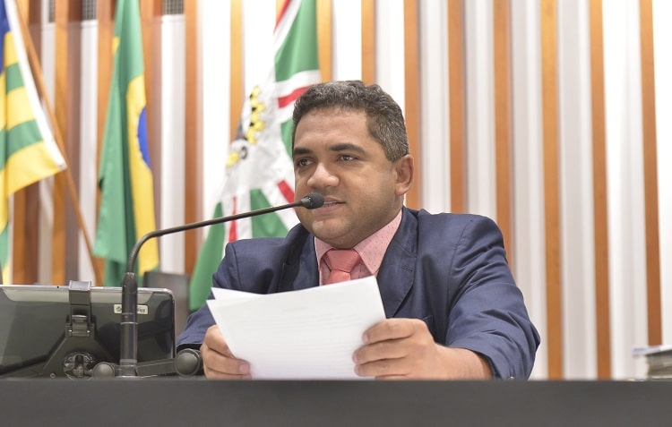 Deputado estadual pede afastamento do exercício do mandato