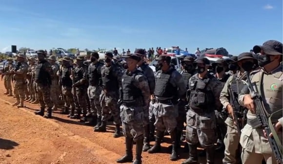 Policial atingido por tiro disparado por Lázaro Barbosa deixa hospital