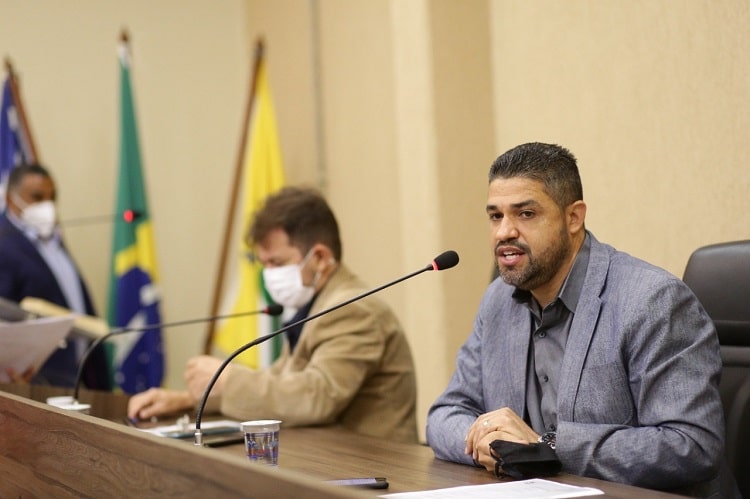 Secretário de Educação durante sessão-min (1)