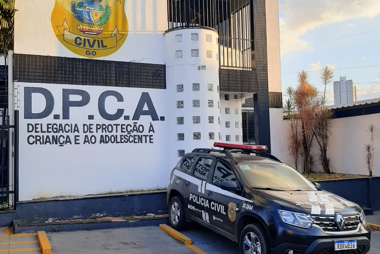 Pai é preso sob suspeita de abusar da filha por mais de 20 vezes