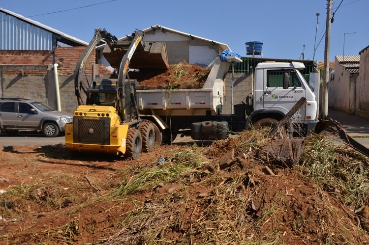 Prefeitura de Aparecida faz força-tarefa de limpeza na região do Garavelo