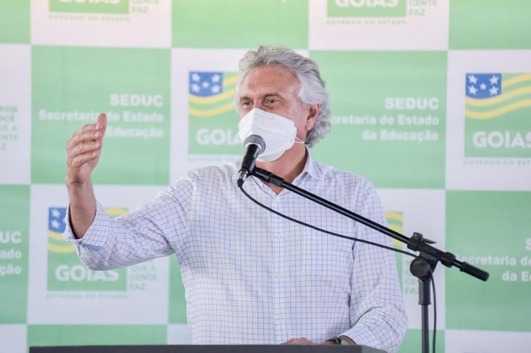 Porangatu: Caiado entrega reforma de escola e cartões alimentação