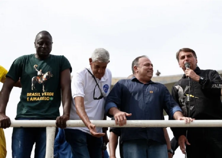 Exército arquiva processo disciplinar contra Pazuello