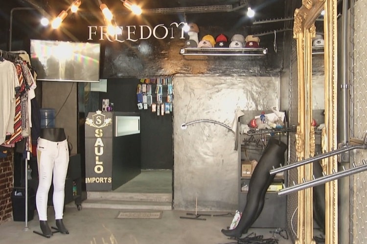 Casal gay que sofreu ameaças após anunciar casamento tem loja furtada