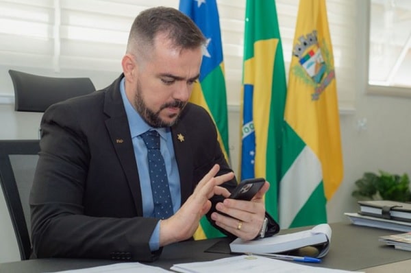 Mendanha não aceita apoio dos prefeitos do MDB a Caiado e quer ouvir filiados
