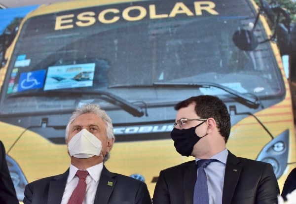 Governo de Goiás entrega 210 novos ônibus escolares