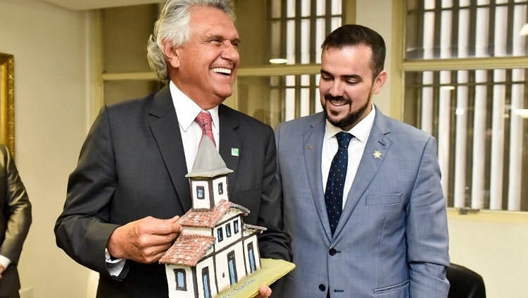 Prefeitos do MDB querem convencer Mendanha a aceitar aliança com Caiado