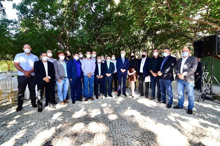 Caiado se reúne com 17 prefeitos da região do Entorno do Distrito Federal