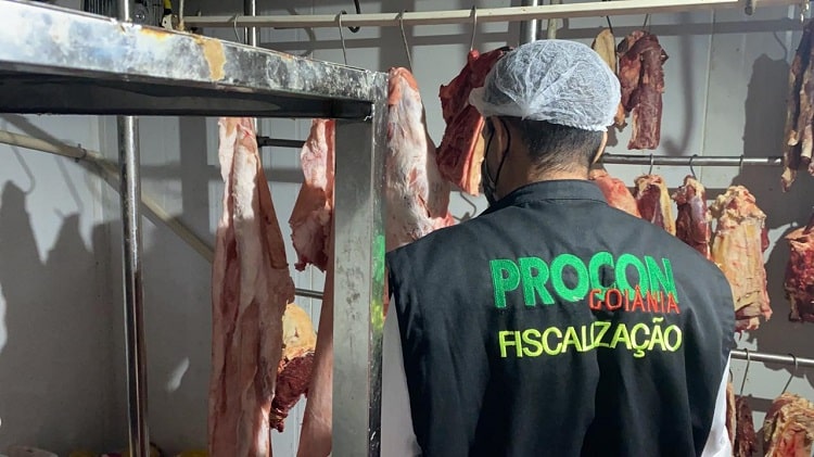Operação apreende carne, queijos e iogurtes impróprios para consumo