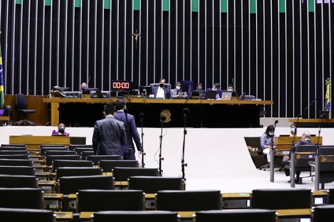 Sem distritão, Câmara aprova texto-base da PEC da reforma eleitoral