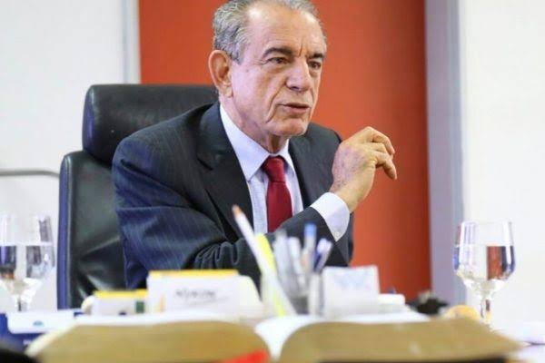 Iris Rezende sofre convulsão e retorna para a UTI