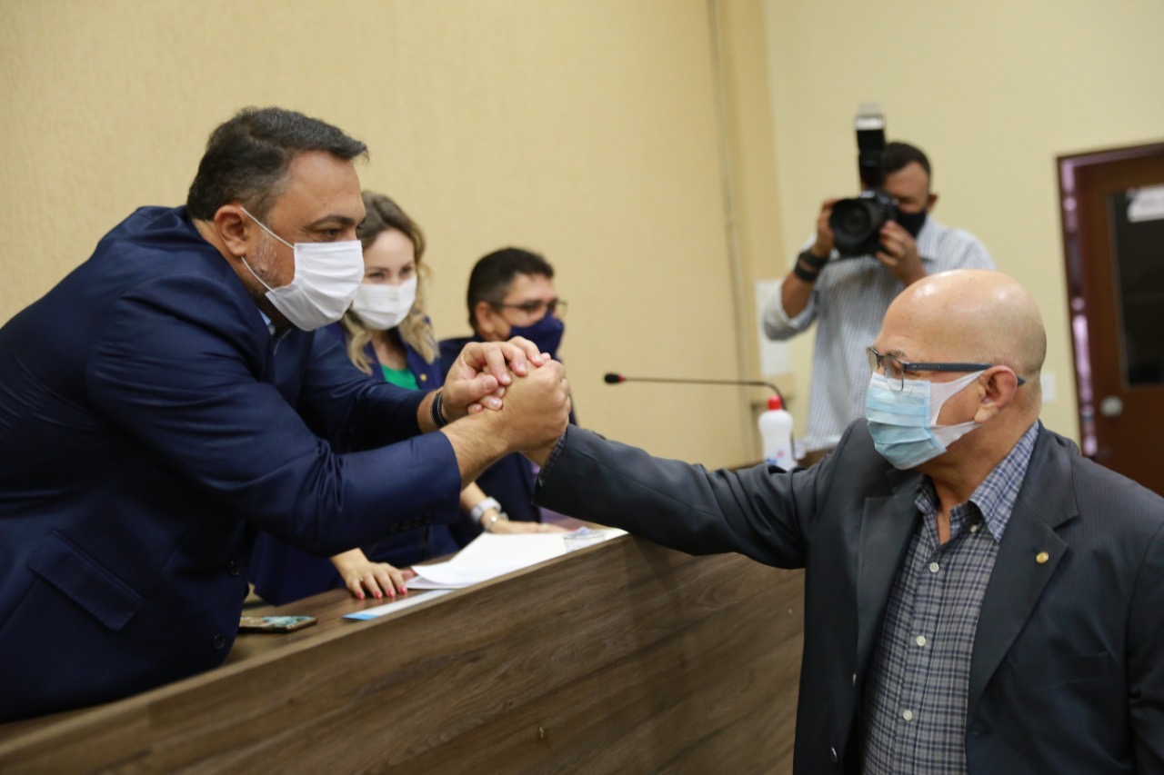 Deputado Professor Alcides participa de sessão na Câmara de Aparecida