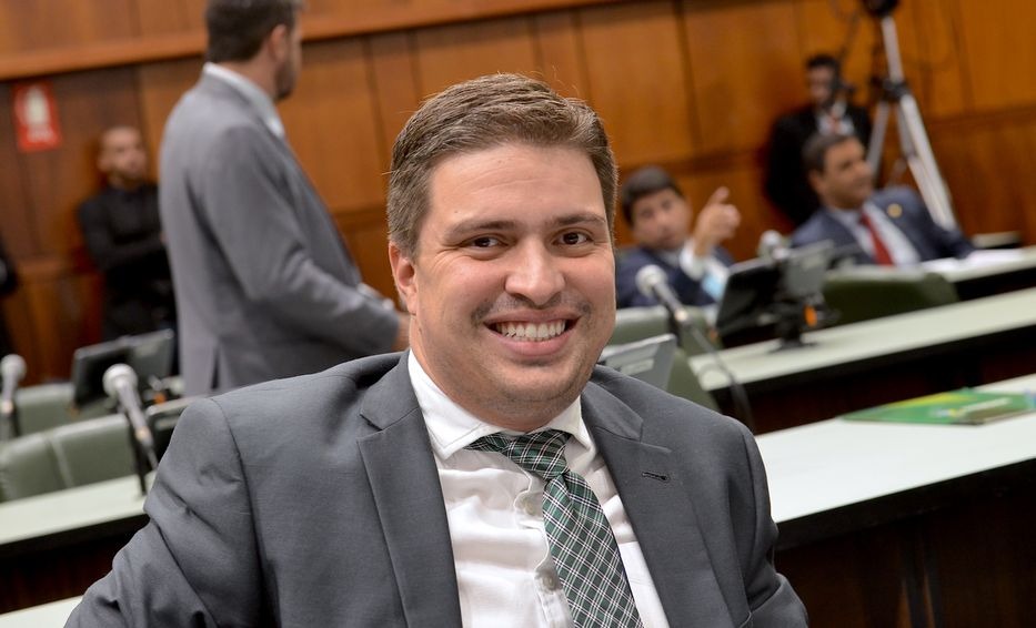 Justiça nega liminar a deputado que se recusou a tomar a Coronavac